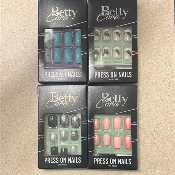 Press On Nails Set - Blue, Green, Black, Pink - Picture 1 of 5